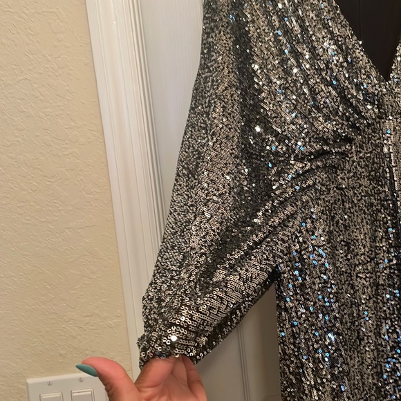 BEAUTIFUL NEVER WORN GABRIELLE UNION SEQUINS DRESS - Picture 2 of 4